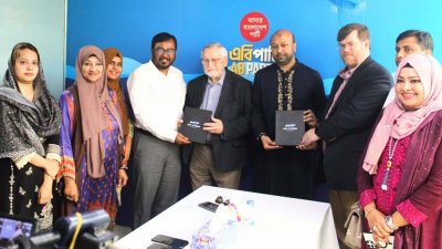এবি পার্টির নেতাদের সঙ্গে  ‘রাইট টু ফ্রিডম’ প্রতিনিধি দলের সদস্যরা  সদস্যরা