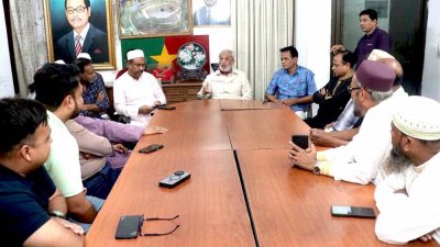 মতবিনিময় সভায় বক্তব্য রাখছেন জি এম কাদের