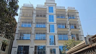 সাবেক এমপির ছয়তলা ভবন