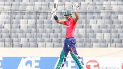নাঈমের সেঞ্চুরি উদযাপন