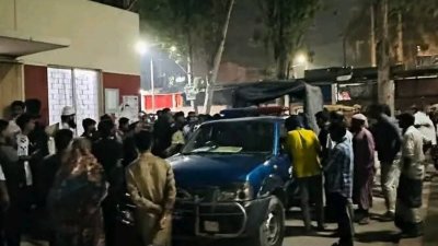 ঘটনাস্থল থেকে একজনকে আটক করেছে পুলিশ