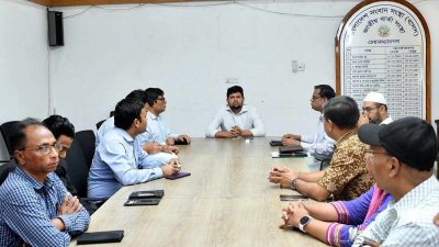 মতবিনিময় সভায় কথা বলছেন তথ্য ও সম্প্রচার উপদেষ্টা মো. মাহফুজ আলম
