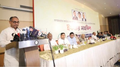 বক্তৃতা করছেন বিএনপির স্থায়ী কমিটির সদস্য মির্জা আব্বাস