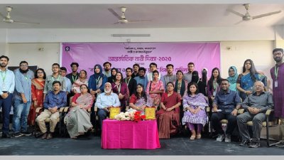সেমিনারে কথা বলছেন বেগম রোকেয়া পদকপ্রাপ্ত ও জাতীয় শ্রম সংস্কার কমিশনের সদস্য তাসলিমা আক্তার