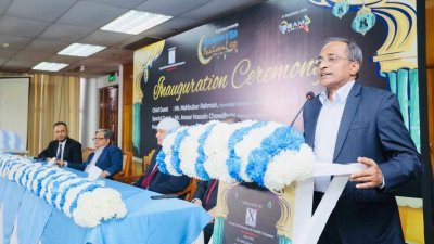 বক্তব্য দিচ্ছেন বাণিজ্য সচিব মাহবুবুর রহমান