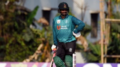 আরও একটি সেঞ্চুরি পেয়েছেন তামিম ইকবাল।