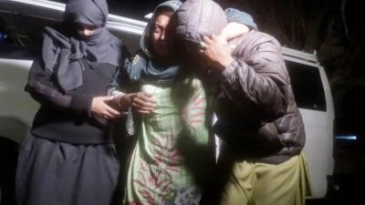 ‘যাত্রীদের মধ্যে প্রচণ্ড ভয় কাজ করছিল। মনে হচ্ছিলো কেয়ামতের দৃশ্য’: ছবি: ইপিএ