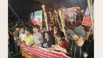 সন্ধ্যা ৭টায় ঢাকা বিশ্ববিদ্যালয়ের সন্ত্রাসবিরোধী রাজু ভাস্কর্যের পাদদেশ থেকে এই মশাল মিছিল শুরু হয়