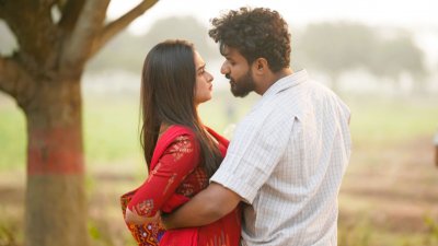 একটি দৃশ্যে ফারহান ও পায়েল