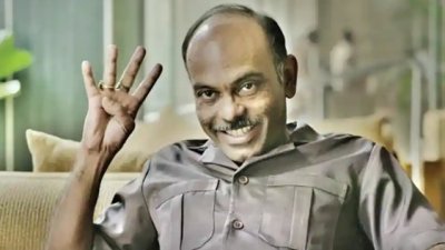 অ্যালেন স্বপন চরিত্রে নাসির উদ্দিন খান