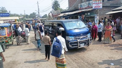 শহরের শাহপুর রেলস্টেশন সংলগ্ন এলাকায় এ ঘটনা ঘটে