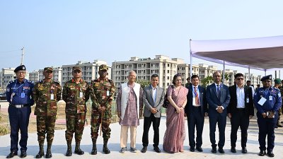 খুরুশকুল জলবায়ু উদ্বাস্তু পুর্নবাসন প্রকল্প পরিদর্শন করেন প্রধান উপদেষ্টা প্রফেসর মুহাম্মদ ইউনূস
