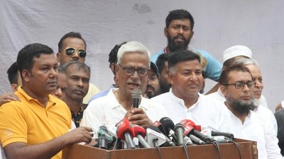 বক্তব্য দিচ্ছেন জয়নুল আবদিন ফারুক