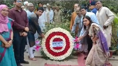 পল্লিকবির কবরে ফুলের শ্রদ্ধা