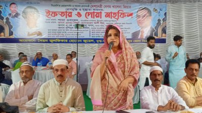 বক্তব্য দিচ্ছেন শামা ওবায়েদ ইসলাম