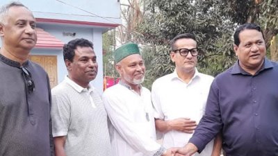 হামজার বাবার সঙ্গে বাফুফে সদস্যরা