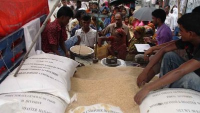 ঝিকরগাছায় চাঁদা না দেওয়ায় খাদ্যবান্ধব কর্মসূচির ডিলার ইমদাদুল হককে মারধর করে কর্মসূচির চাল বিক্রি বন্ধ করে দিয়েছেন স্থানীয় বিএনপি ও ছাত্রদলের নেতারা