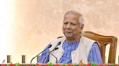 মাঠ পর্যায়ের পুলিশ কর্মকর্তাদের উদ্দেশে বক্তব্য রাখছেন প্রধান উপদেষ্টা ড. মুহাম্মদ ইউনূস
