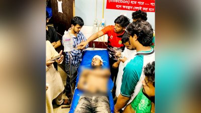 গুরুতর আহত একজনকে হাসপাতালে চিকিৎসা দেওয়া হয়েছে