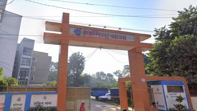মঙ্গলবার দুপুরে ভুক্তভোগী পুরুষ কর্মী বাদী হয়ে চার জনের নাম উল্লেখ করে চান্দিনা থানায় মামলা করেছেন