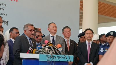 এক সংবাদ সম্মেলনে তিনি এসব কথা বলেন