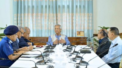 পুলিশ বাহিনীর সমস্যা সমাধানের লক্ষ্যে সংশ্লিষ্টদের সঙ্গে বৈঠক করেন প্রধান উপদেষ্টা ড. মুহাম্মদ ইউনূস