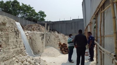 অভিযানে একটি অবৈধ চুন কারখানার সংযোগ বিচ্ছিন্ন করা হয়