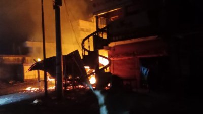চুয়াডাঙ্গা সদরের বদরগঞ্জ বাজারে আগুন