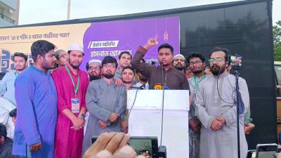 কুমিল্লার শাসনগাছায় এনসিপির আয়োজনে গণইফতার ও দোয়া অনুষ্ঠানে বক্তব্য রাখেন হাসনাত আবদুল্লাহ