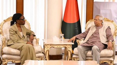 প্রধান উপদেষ্টা ড. মুহাম্মদ ইউনূসের সঙ্গে ড. কমফোর্ট ইরো