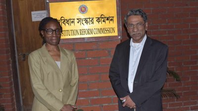 আলী রীয়াজের সঙ্গে ইন্টারন্যাশনাল ক্রাইসিস গ্রুপের প্রেসিডেন্ট ও প্রধান নির্বাহী কমফোর্ট ইরো