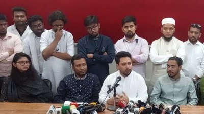 বক্তব্য দিচ্ছেন জাতীয় নাগরিক পার্টির (এনসিপি) আহ্বায়ক নাহিদ ইসলাম