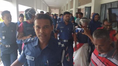 নড়াইল পৌরসভার সাবেক মেয়র আঞ্জুমান আরা ও জেলা পরিষদের সাবেক সদস্য খোকন কুমার সাহাকে কারাগারে পাঠানো হয়েছে