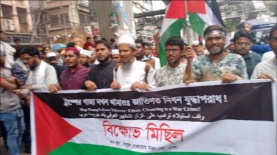 বায়তুল মোকাররম উত্তর গেট থেকে বিক্ষোভ মিছিল বের করে সাধারণ মুসল্লি ও খেলাফত মজলিস