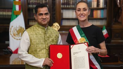 মেক্সিকোর প্রেসিডেন্টকে পরিচয়পত্র পেশ করলেন রাষ্ট্রদূত মুশফিকুল ফজল