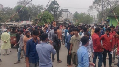 দিনাজপুরে শিক্ষার্থীদের রেলপথ অবরোধ