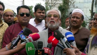 রংপুরে সাংবাদিকদের সঙ্গে কথা বলেন জি এম কাদের