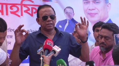 গণ ইফতার কর্মসূচিতে বক্তব্য দেন ব্যারিস্টার মাহবুব উদ্দিন খোকন