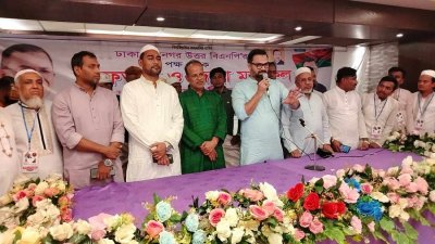 বক্তৃতা করছেন বিএনপির ঢাকা মহানগর উত্তর আহ্বায়ক আমিনুল হক