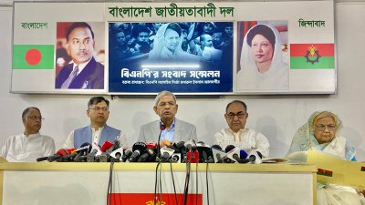 সংবাদ সম্মেলনে মির্জা ফখরুল ইসলাম আলমগীর