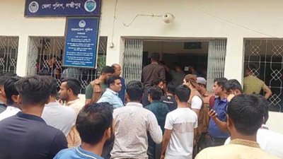 রিকশা ভাড়া নিয়ে বাগবিতণ্ডার জেরে