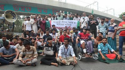 জুলাই আন্দোলনে আহতদের অবস্থান কর্মসূচি (ছবি: সাজ্জাদ হোসেন)
