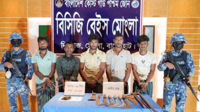 আটক পাঁচ জন