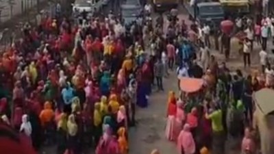 গাজীপুরে মহাসড়ক অবরোধ করে বিক্ষোভ