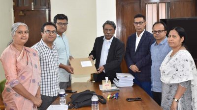 জাতীয় ঐকমত্য কমিশনে দলের মতামত পেশ করেন বাসদ (মার্কসবাদী) প্রতিনিধিদলের সদস্যরা