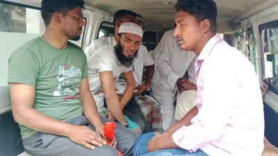 আহত কয়েকজন