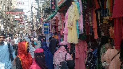 চট্টগ্রামে থান কাপড় বিক্রির জন্য বিখ্যাত শত বছরের পুরোনো টেরিবাজার