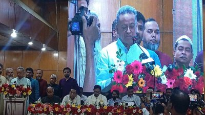 সভায় বক্তব্য রাখছেন  আমির খসরু মাহমুদ চৌধুরী
