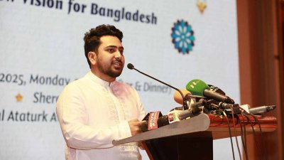 কূটনৈতিকদের জন্য এনসিপির ইফতাররে বক্তব্য দিচ্ছেন নাহিদ ইসলাম