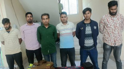 গ্রেফতার পাঁচ পুলিশ সদস্য ও তাদের গাড়িচালক